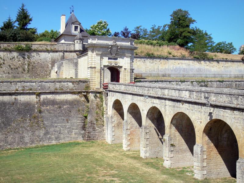 FRANCIA CIUDADELA BLAYE CRUCEROS BLAYE GARONA GARONNE UNESCO BLAYE LOUIS XIV LUIS XIV CRUCEROS FLUVIALES FRANCIA BLAYE RIO GARONA GARONNE RIVER CRUISES #Francia #Blaye #CrucerosFluviales #CrucerosFluvialesFrancia #FranceRiverCruises